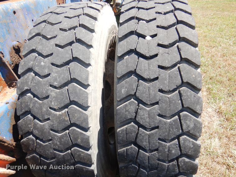 image for item DB7987 2001 Mack RD688S  truck cab and chassis