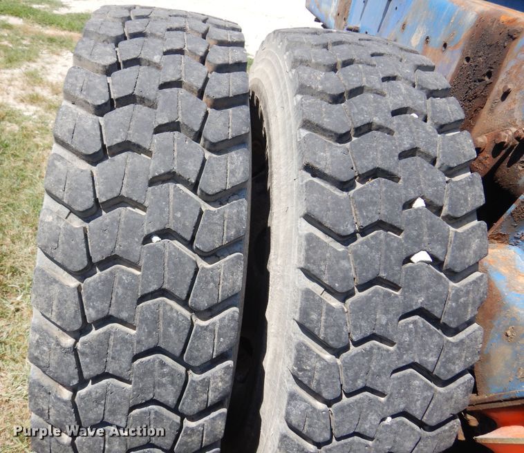 image for item DB7987 2001 Mack RD688S  truck cab and chassis