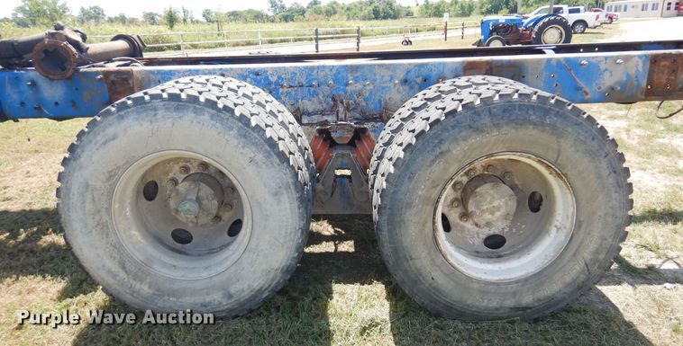 image for item DB7987 2001 Mack RD688S  truck cab and chassis