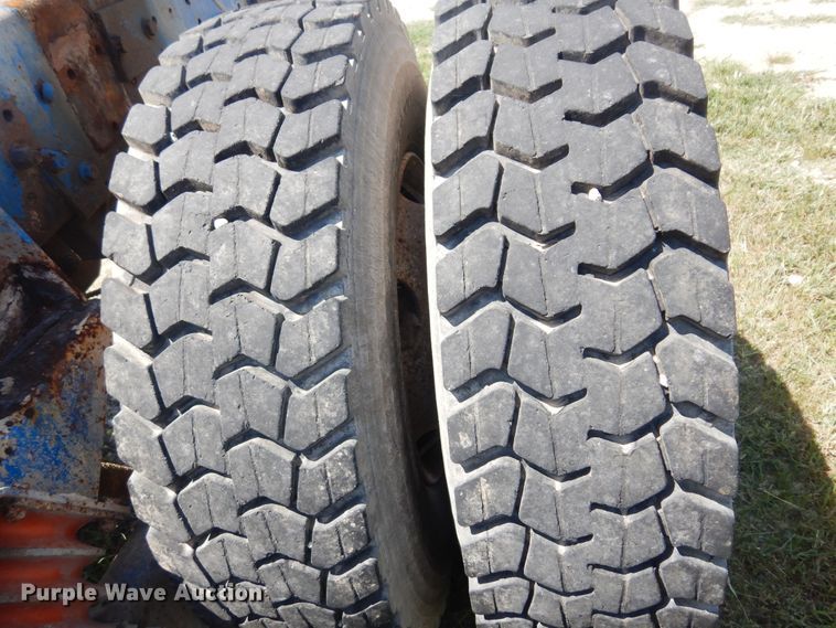 image for item DB7987 2001 Mack RD688S  truck cab and chassis