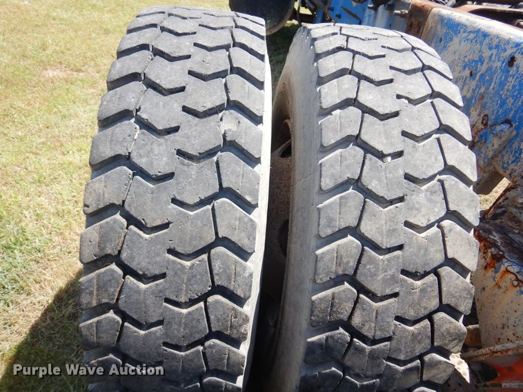 image for item DB7987 2001 Mack RD688S  truck cab and chassis