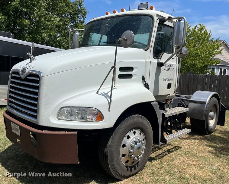 image for item DF5010 2007 Mack CXN 612  semi truck