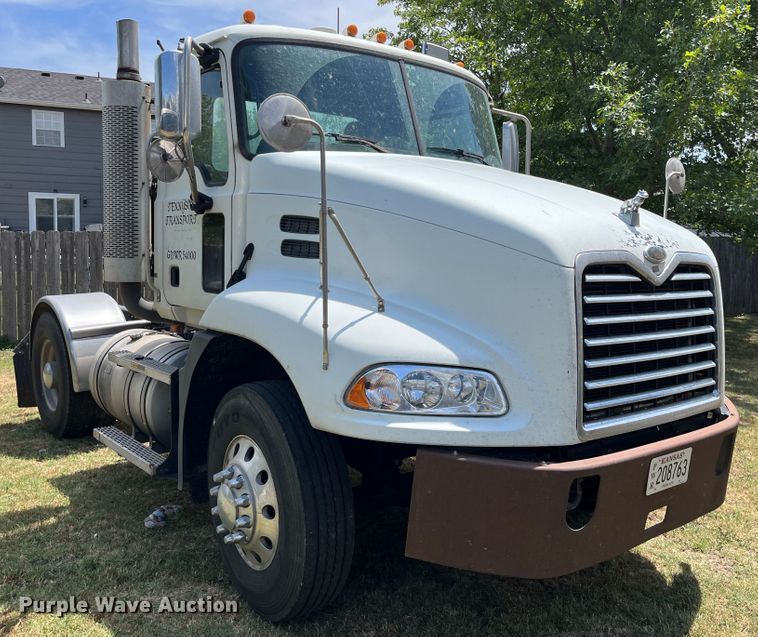 image for item DF5010 2007 Mack CXN 612  semi truck