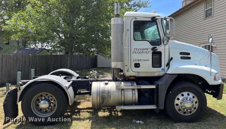 image for item DF5010 2007 Mack CXN 612  semi truck