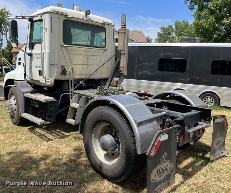 image for item DF5010 2007 Mack CXN 612  semi truck