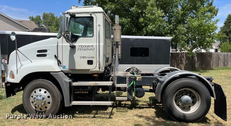 image for item DF5010 2007 Mack CXN 612  semi truck