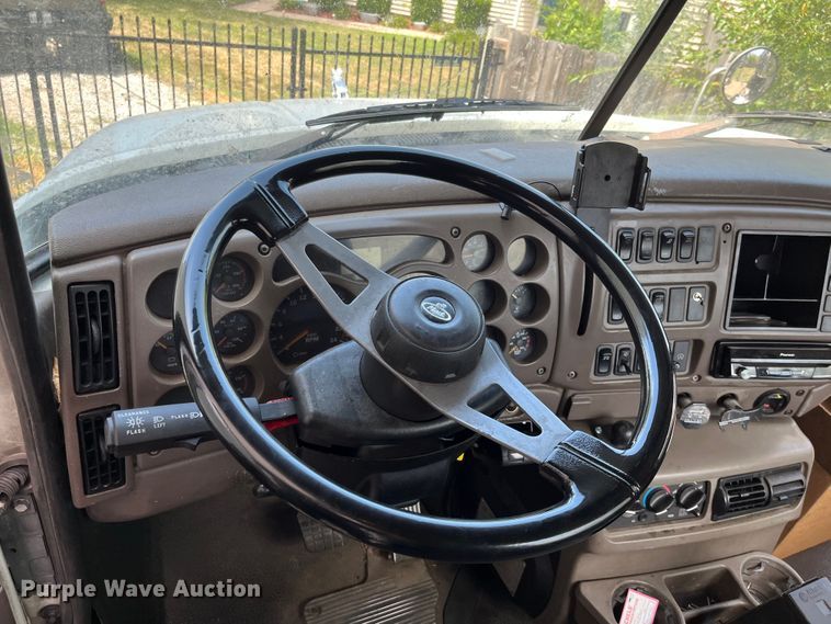 image for item DF5010 2007 Mack CXN 612  semi truck