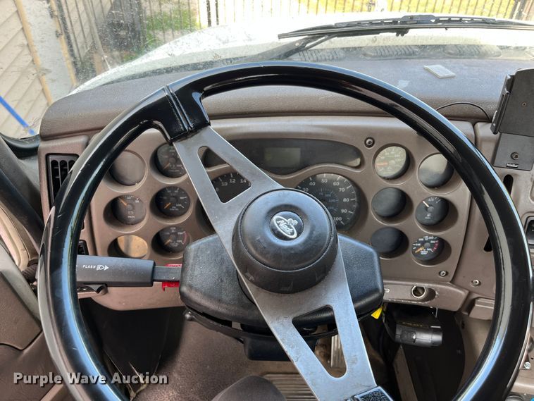 image for item DF5010 2007 Mack CXN 612  semi truck