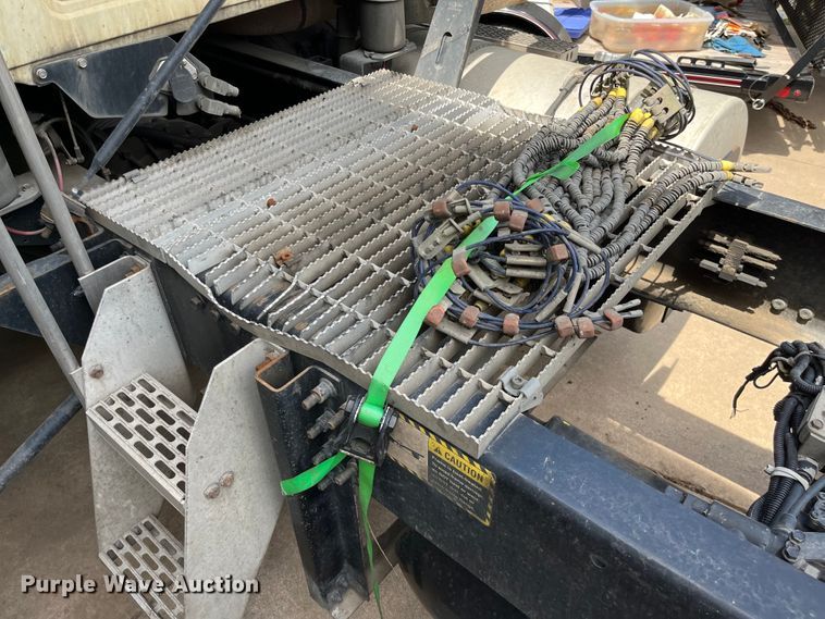 image for item DF5010 2007 Mack CXN 612  semi truck