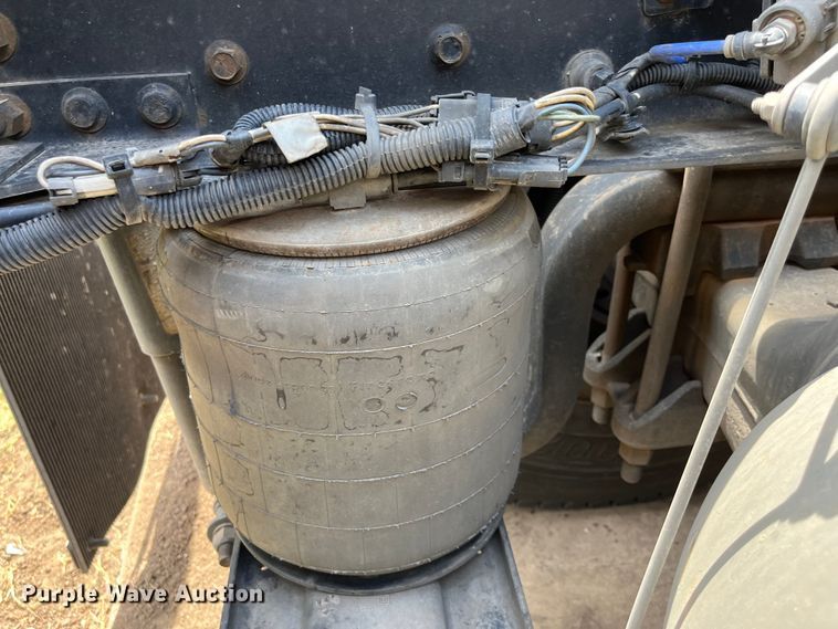 image for item DF5010 2007 Mack CXN 612  semi truck