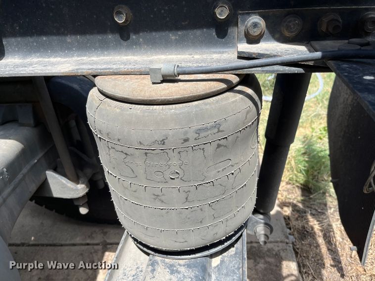 image for item DF5010 2007 Mack CXN 612  semi truck