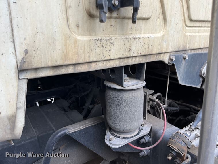 image for item DF5010 2007 Mack CXN 612  semi truck