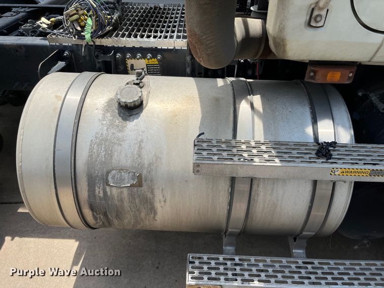 image for item DF5010 2007 Mack CXN 612  semi truck