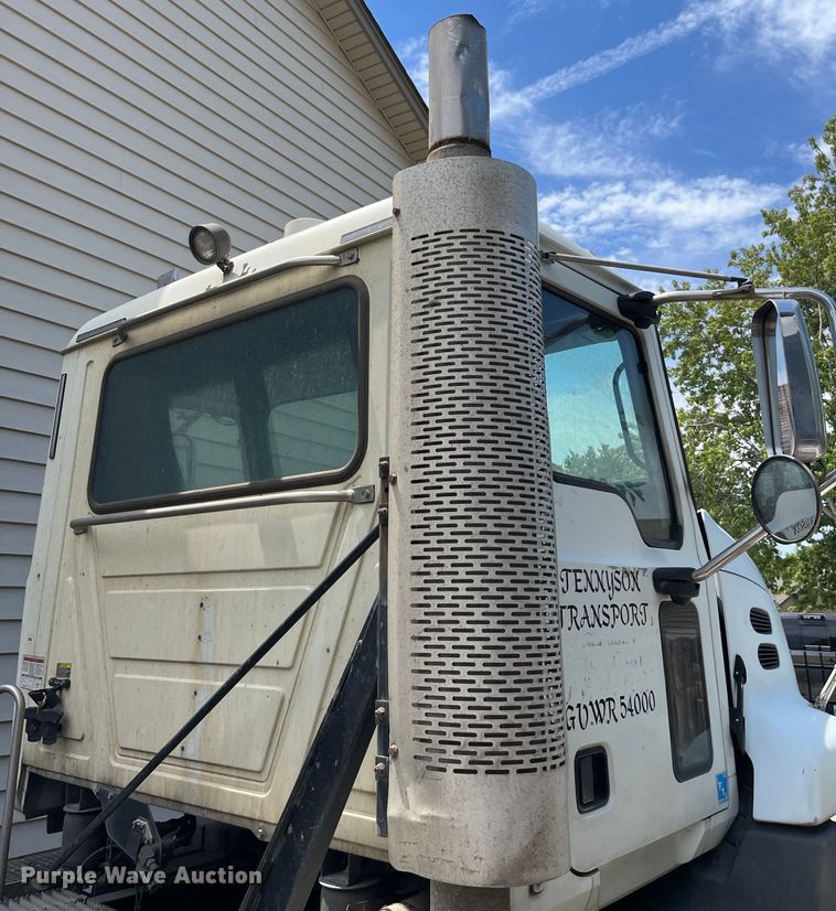 image for item DF5010 2007 Mack CXN 612  semi truck