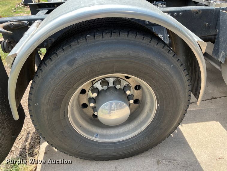 image for item DF5010 2007 Mack CXN 612  semi truck