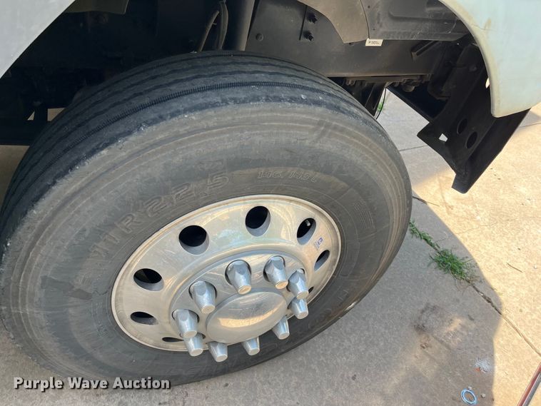 image for item DF5010 2007 Mack CXN 612  semi truck