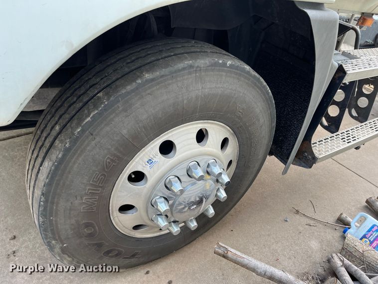 image for item DF5010 2007 Mack CXN 612  semi truck