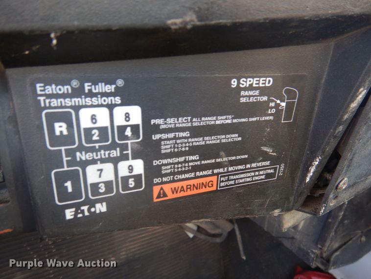 image for item DJ3844 2001 International 4700  truck cab and chassis