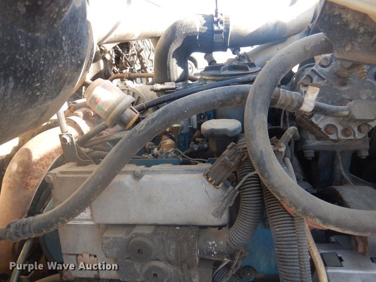 image for item DJ3844 2001 International 4700  truck cab and chassis