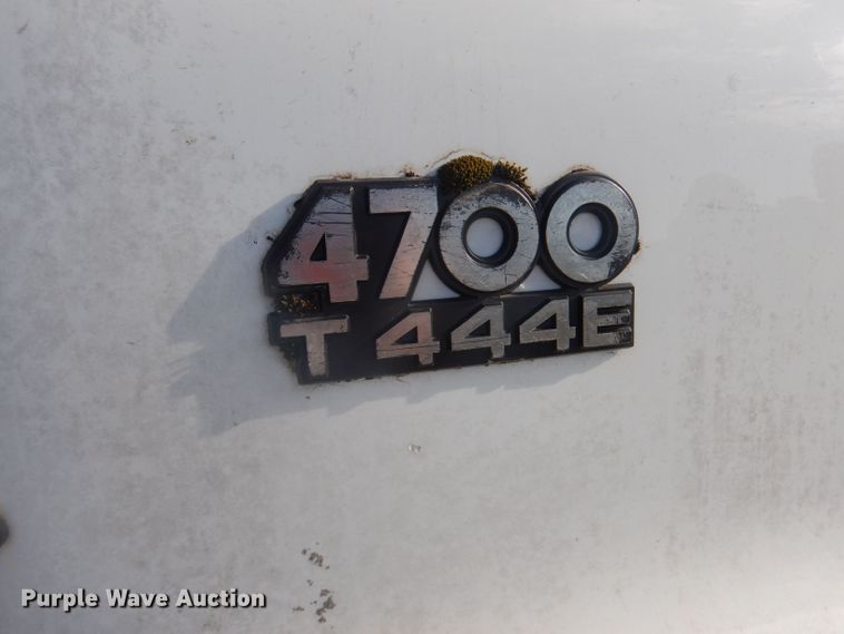 image for item DJ3844 2001 International 4700  truck cab and chassis