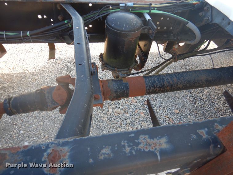 image for item DJ3844 2001 International 4700  truck cab and chassis