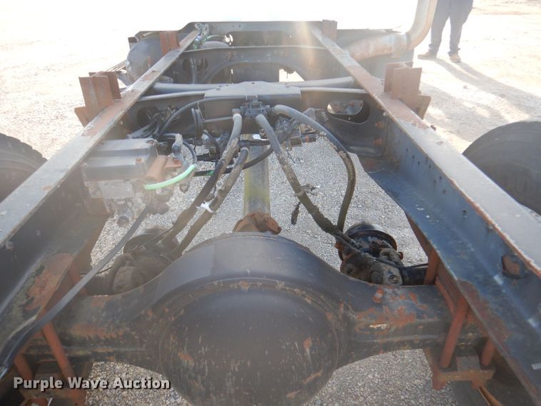 image for item DJ3844 2001 International 4700  truck cab and chassis