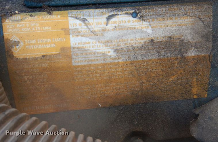 image for item DJ3844 2001 International 4700  truck cab and chassis