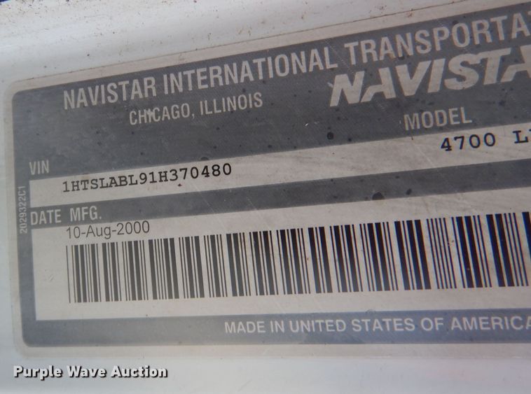 image for item DJ3844 2001 International 4700  truck cab and chassis