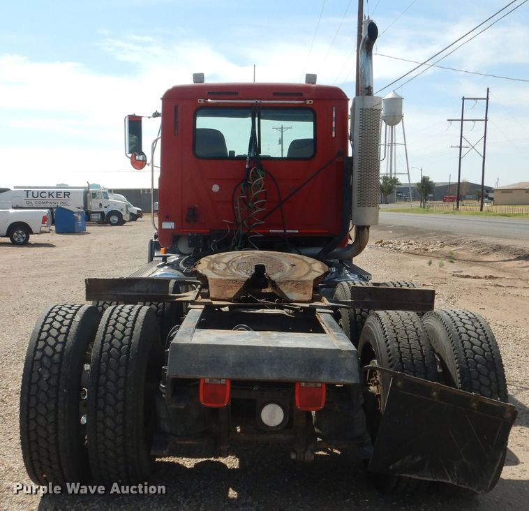 image for item DJ8968 1999 Mack CL700  semi truck