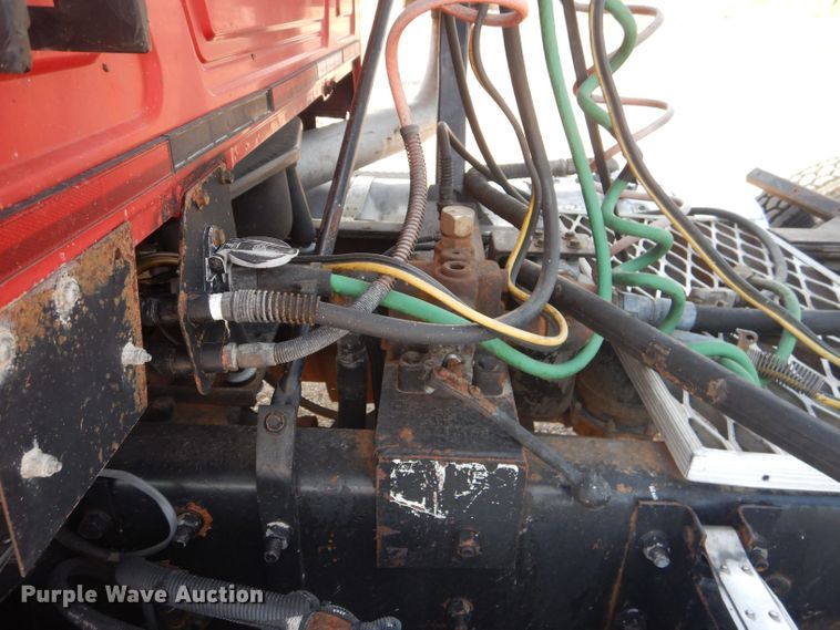 image for item DJ8968 1999 Mack CL700  semi truck