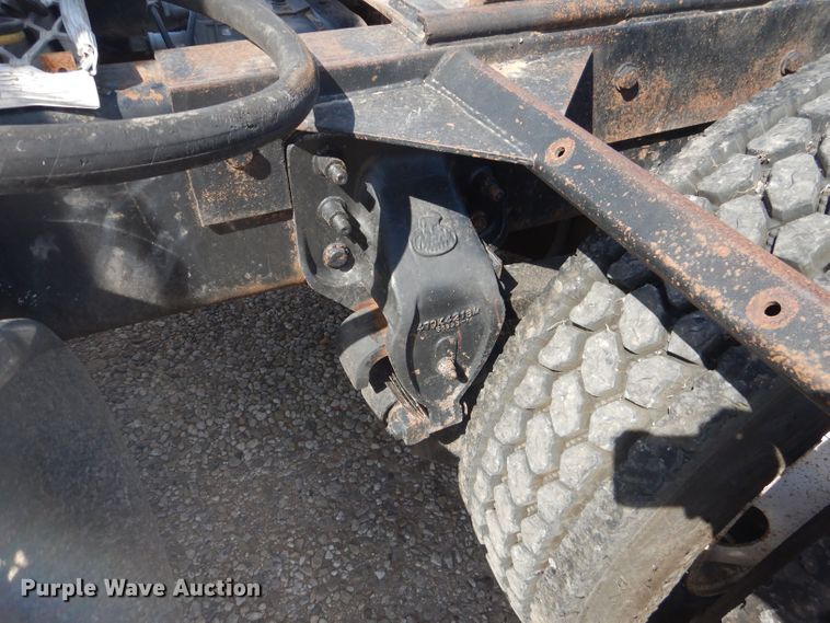 image for item DJ8968 1999 Mack CL700  semi truck