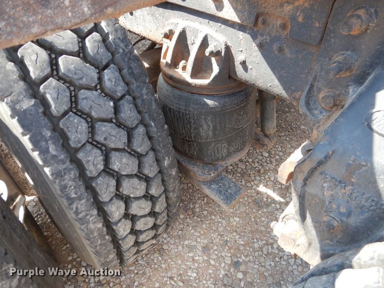 image for item DJ8968 1999 Mack CL700  semi truck