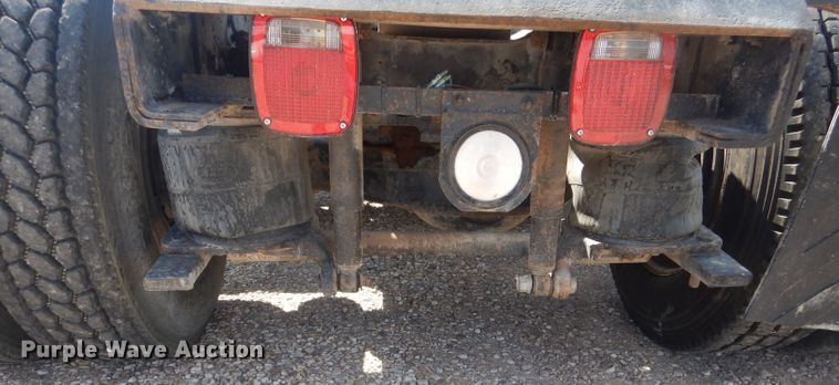 image for item DJ8968 1999 Mack CL700  semi truck