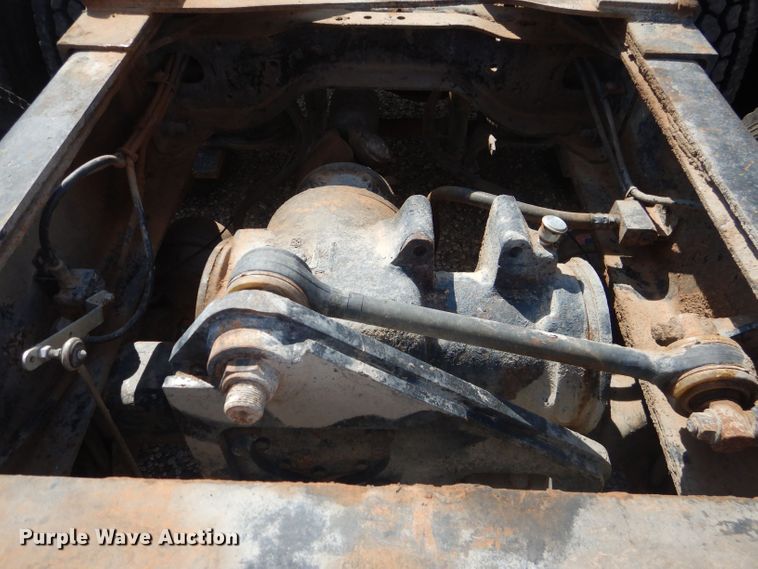 image for item DJ8968 1999 Mack CL700  semi truck