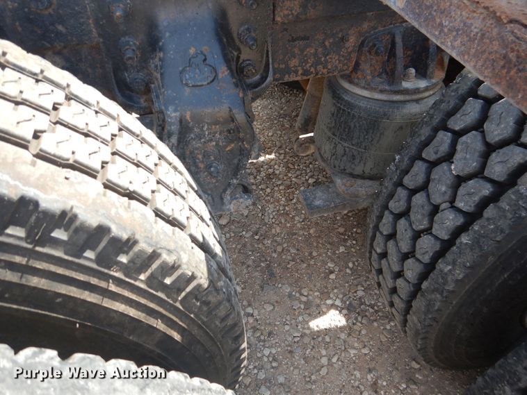 image for item DJ8968 1999 Mack CL700  semi truck