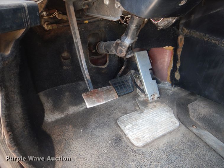 image for item DJ8968 1999 Mack CL700  semi truck