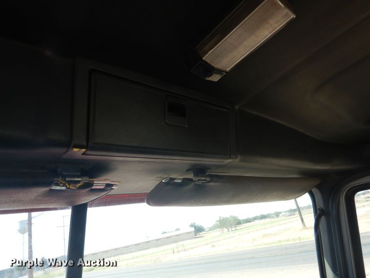 image for item DJ8968 1999 Mack CL700  semi truck