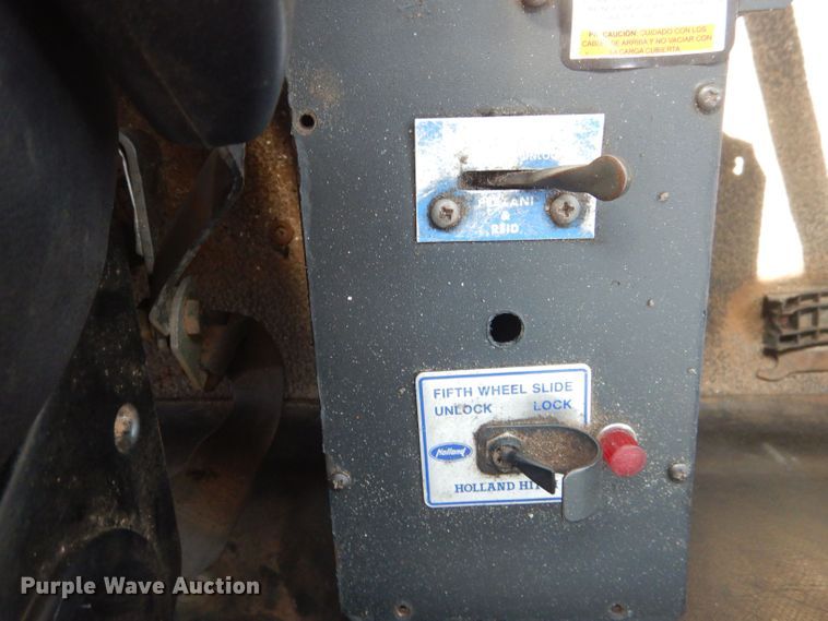 image for item DJ8968 1999 Mack CL700  semi truck