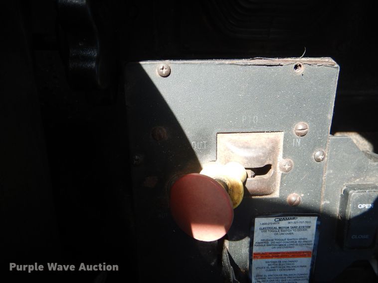 image for item DJ8968 1999 Mack CL700  semi truck