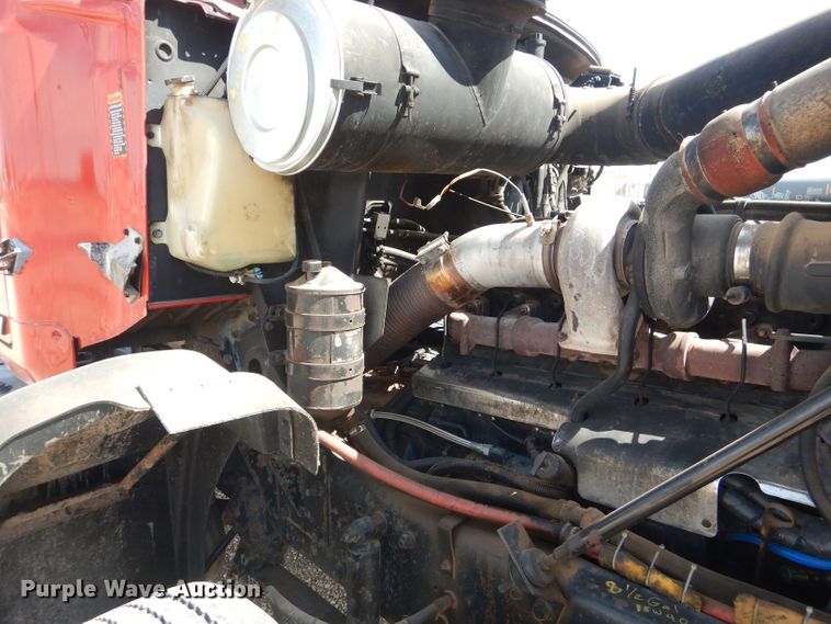 image for item DJ8968 1999 Mack CL700  semi truck