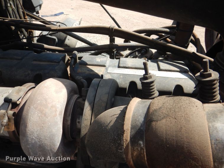 image for item DJ8968 1999 Mack CL700  semi truck