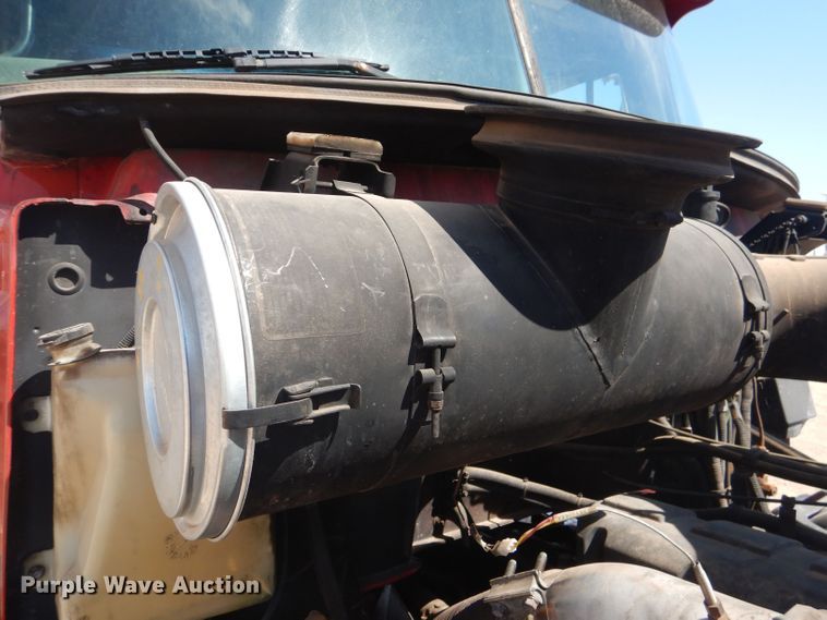 image for item DJ8968 1999 Mack CL700  semi truck