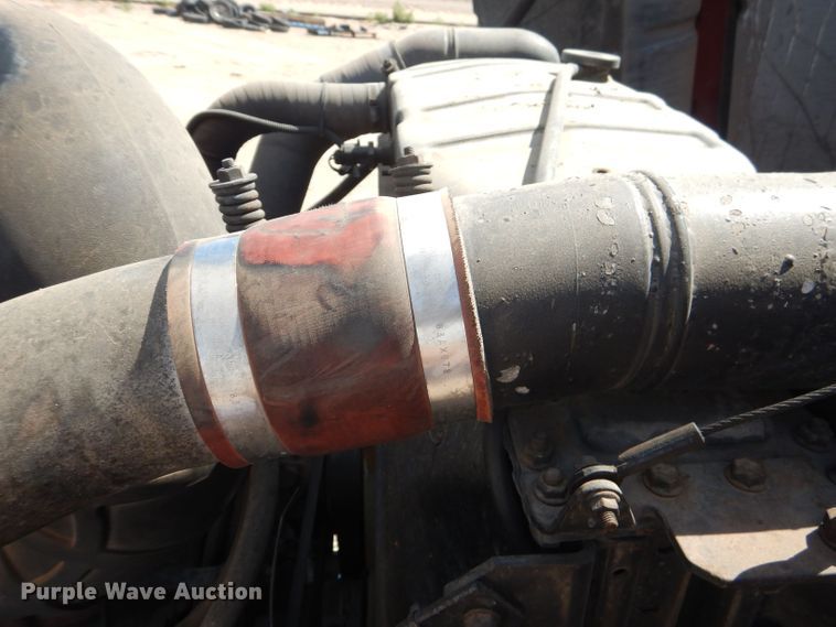 image for item DJ8968 1999 Mack CL700  semi truck