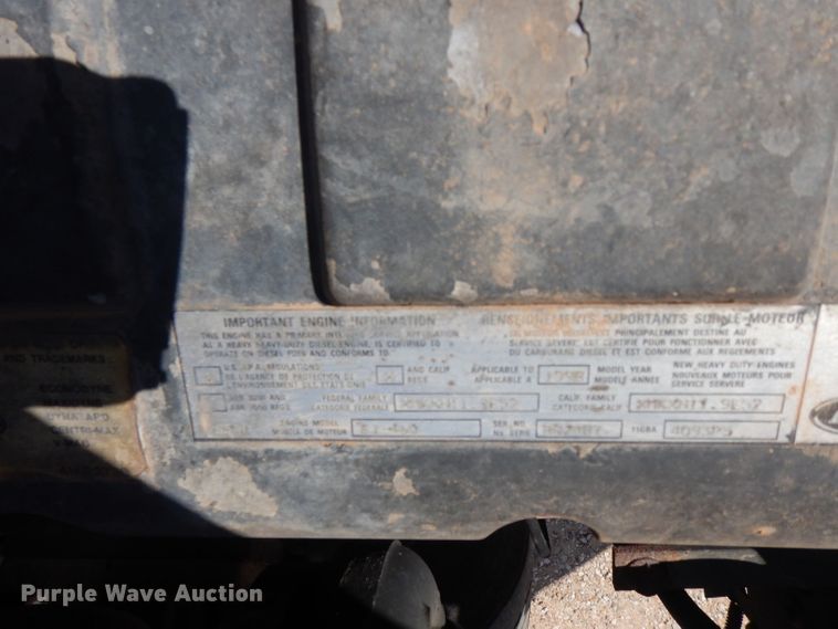 image for item DJ8968 1999 Mack CL700  semi truck