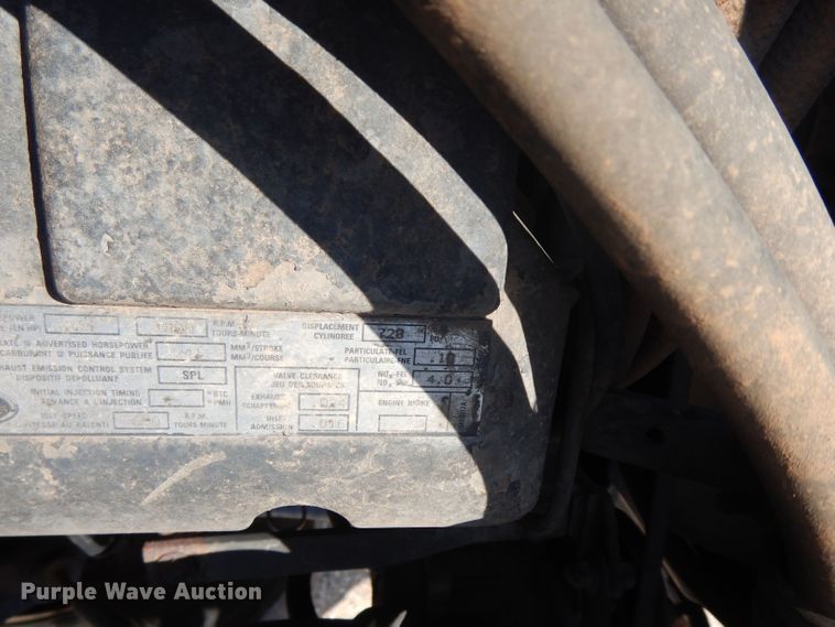 image for item DJ8968 1999 Mack CL700  semi truck