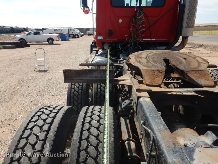 image for item DJ8968 1999 Mack CL700  semi truck