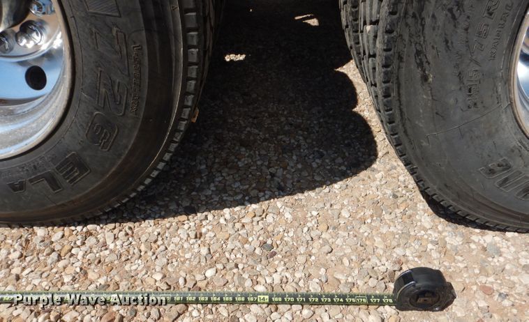 image for item DJ8968 1999 Mack CL700  semi truck