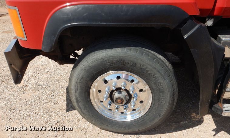 image for item DJ8968 1999 Mack CL700  semi truck