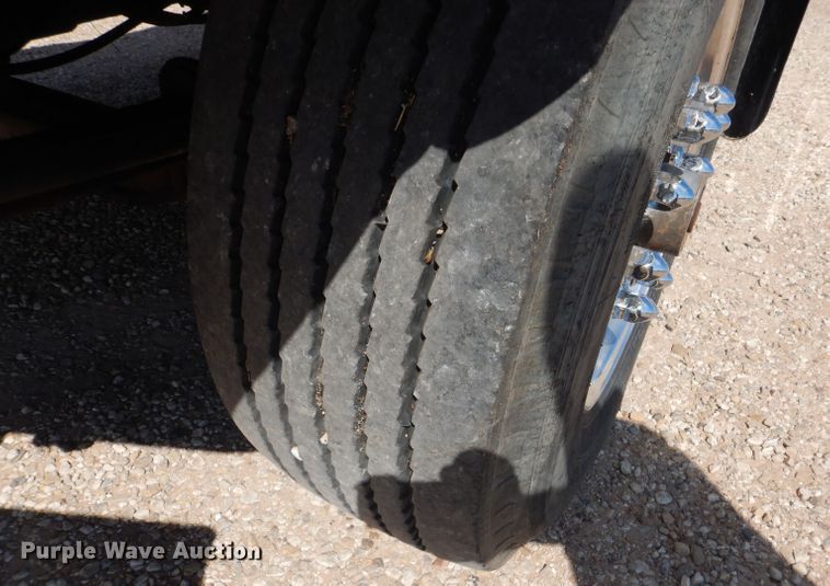 image for item DJ8968 1999 Mack CL700  semi truck