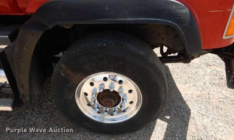 image for item DJ8968 1999 Mack CL700  semi truck